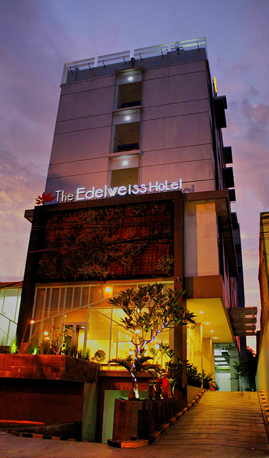 The Edelweiss Hotel Yogyakarta Buitenkant foto